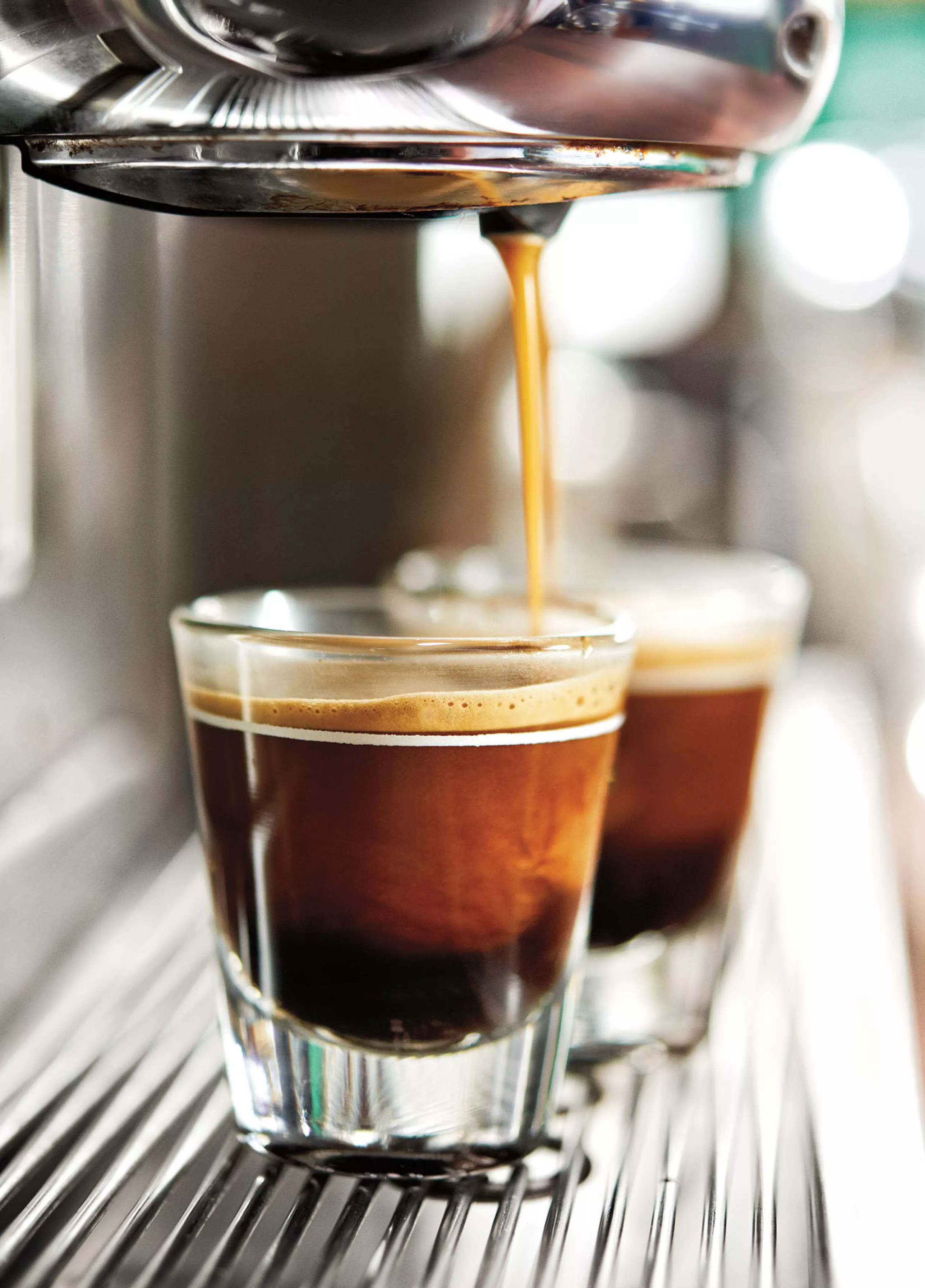 Starbucks koffiemachine op houten tafel